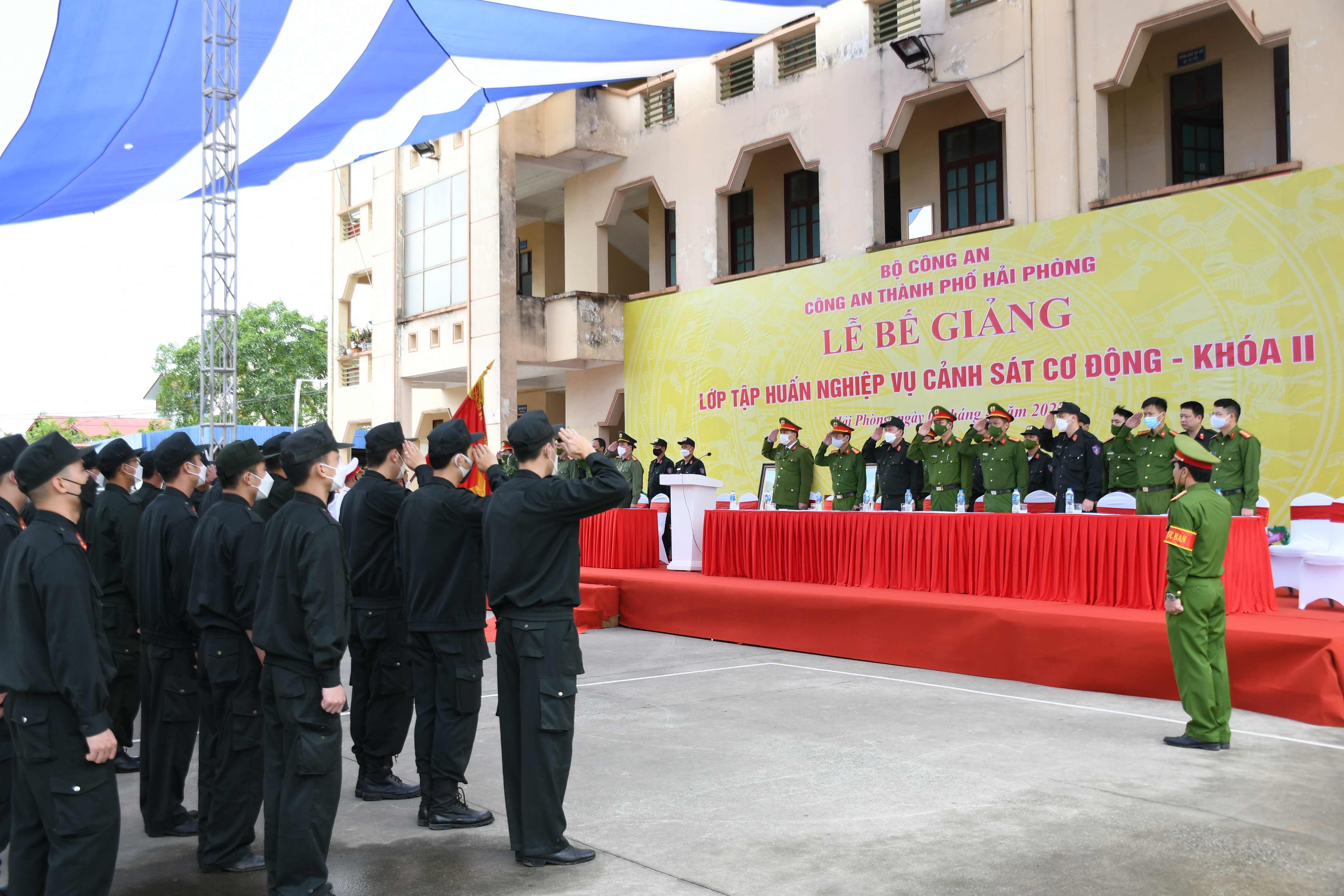 Bế giảng lớp tập huấn nghiệp vụ Cảnh sát Cơ động khoá II